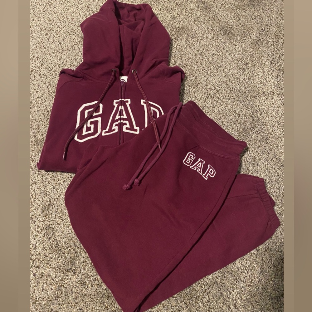 Gap Jogging Suit